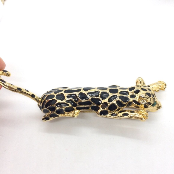 VINTAGE 80s JAGUAR CAT SPOTS GOLD TONE GREEN RHINESTONE ARTICULATED BROOCH PIN - Picture 12 of 12